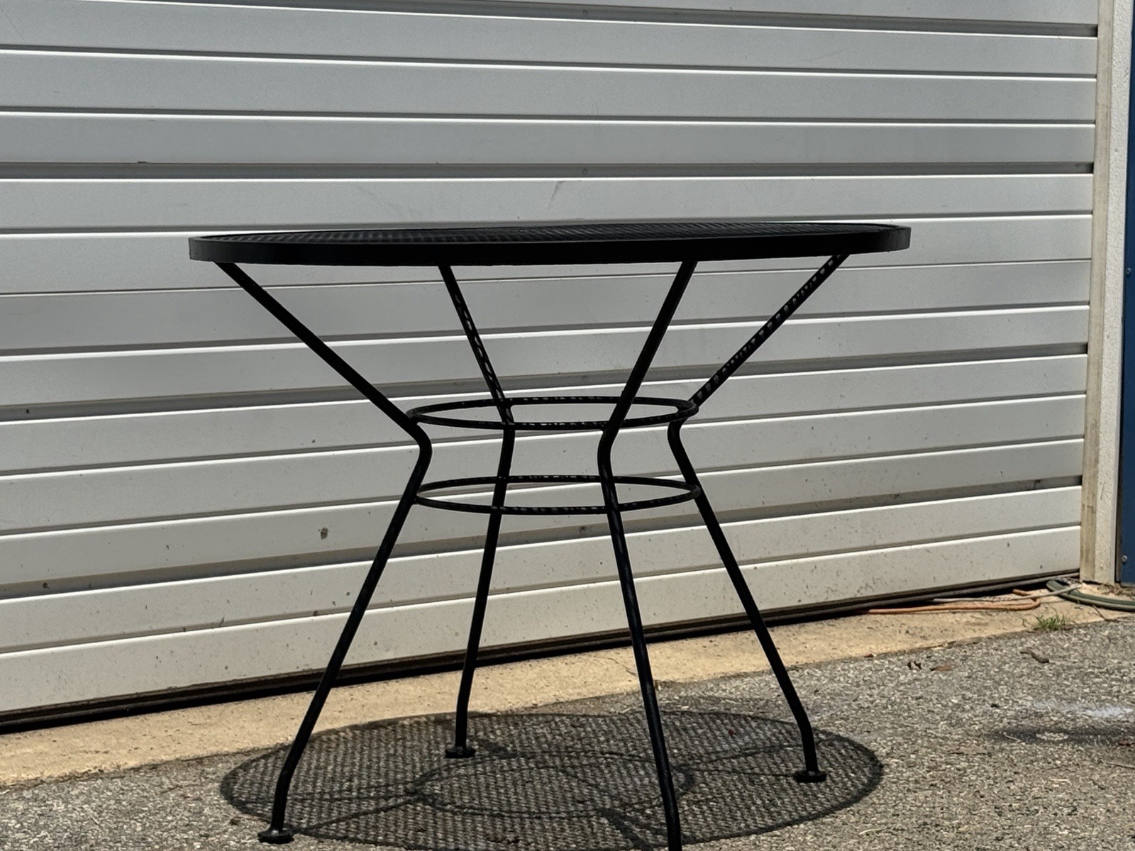 Vintage Salterini Style Wrought Iron Mesh Patio Table – 36” Round