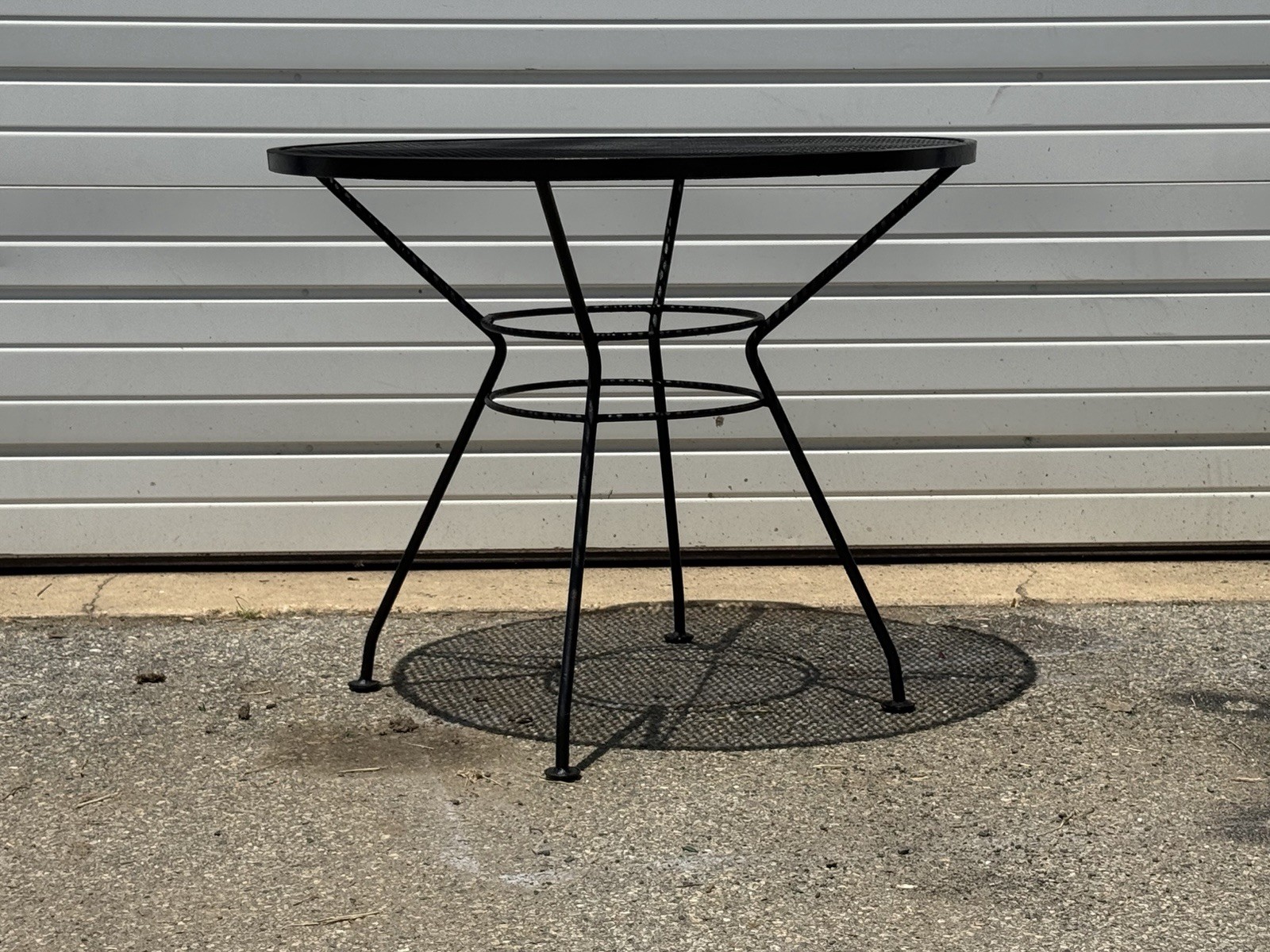 Vintage Salterini Style Wrought Iron Mesh Patio Table – 36” Round