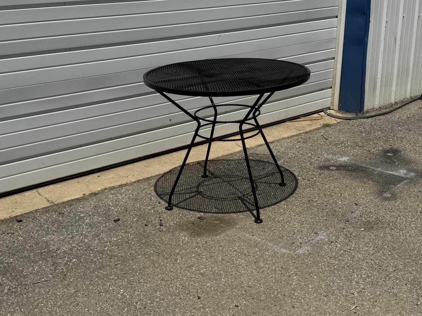 Vintage Salterini Style Wrought Iron Mesh Patio Table – 36” Round