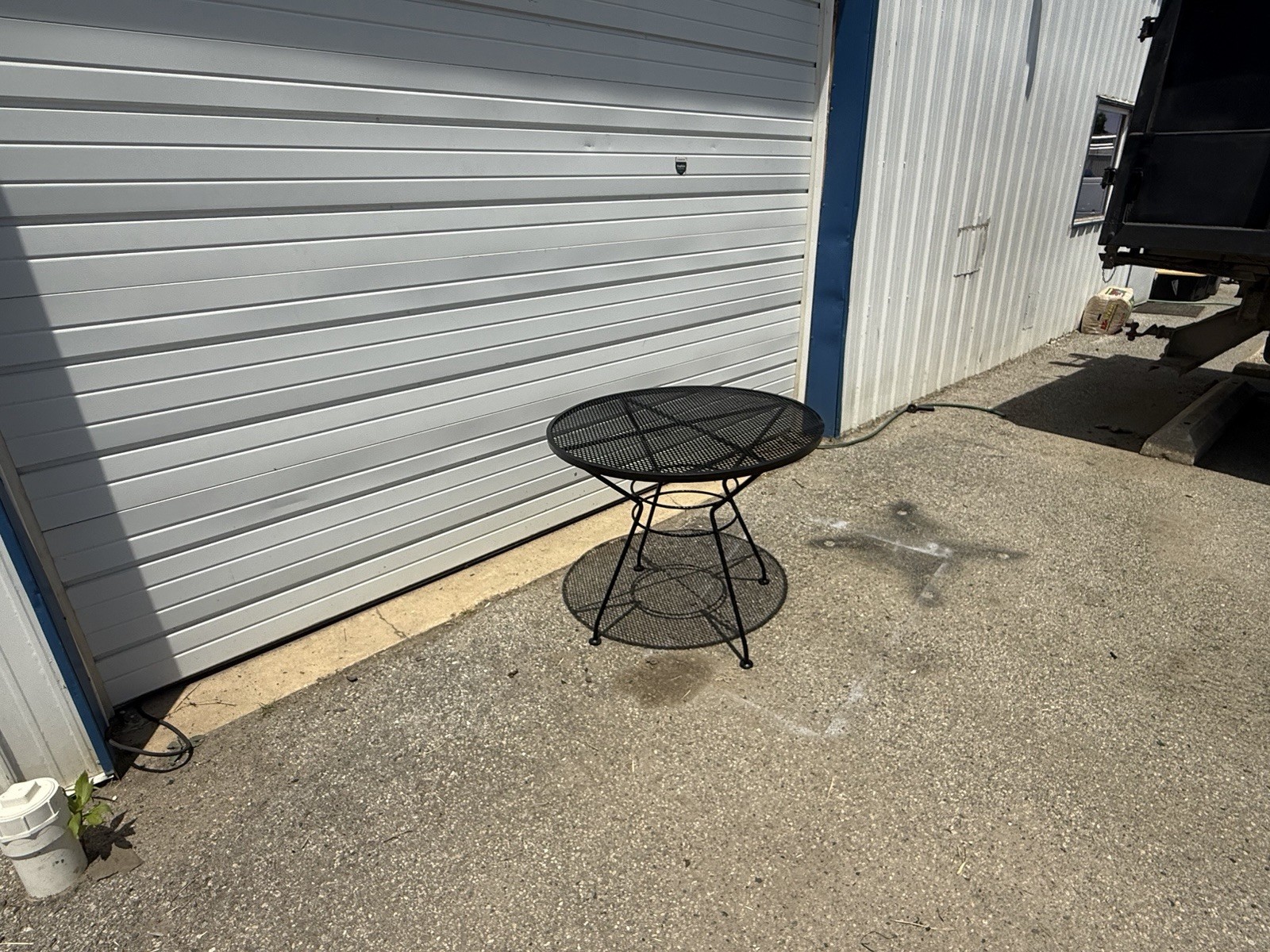 Vintage Salterini Style Wrought Iron Mesh Patio Table – 36” Round