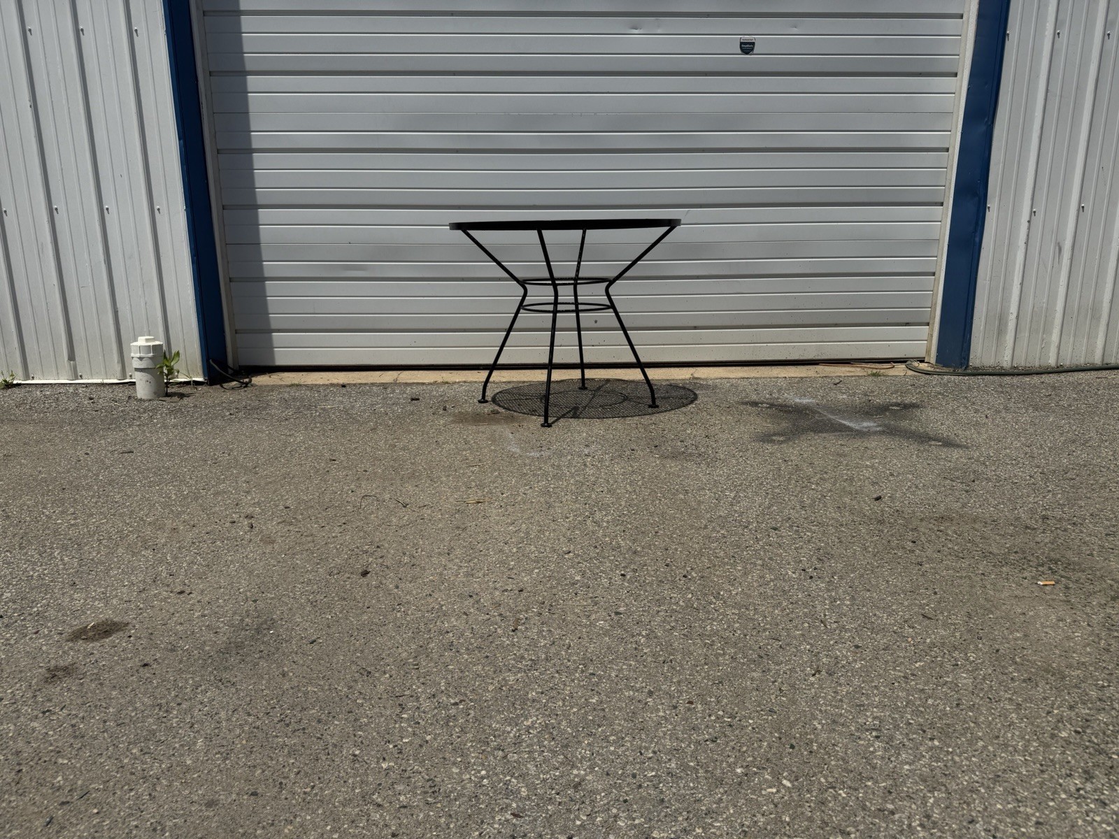 Vintage Salterini Style Wrought Iron Mesh Patio Table – 36” Round