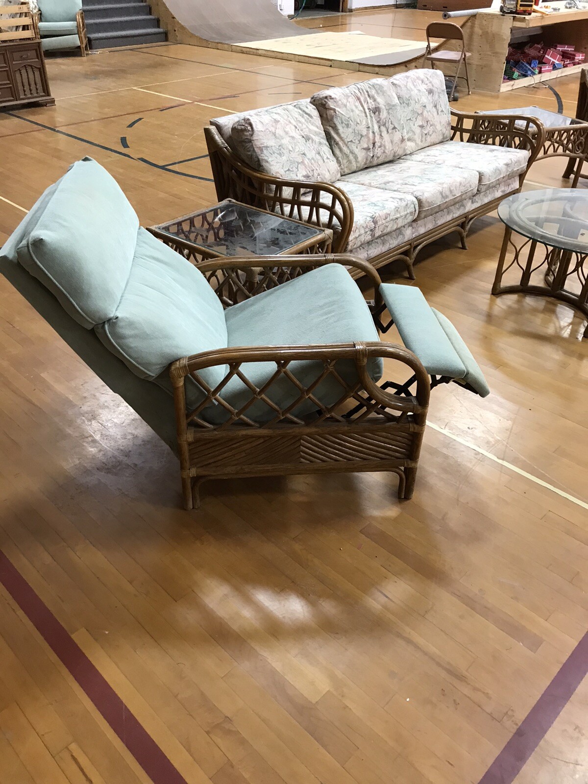 VINTAGE 6 PIECE BAMBOO WICKER SET COUCH 2 SIDE TABLES 1 COFFEE TABLE 2 CHAIRS