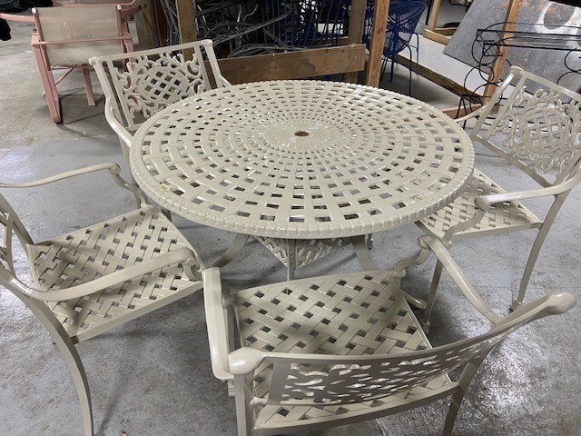 CAST ALUMINUM PATIO DINING SET