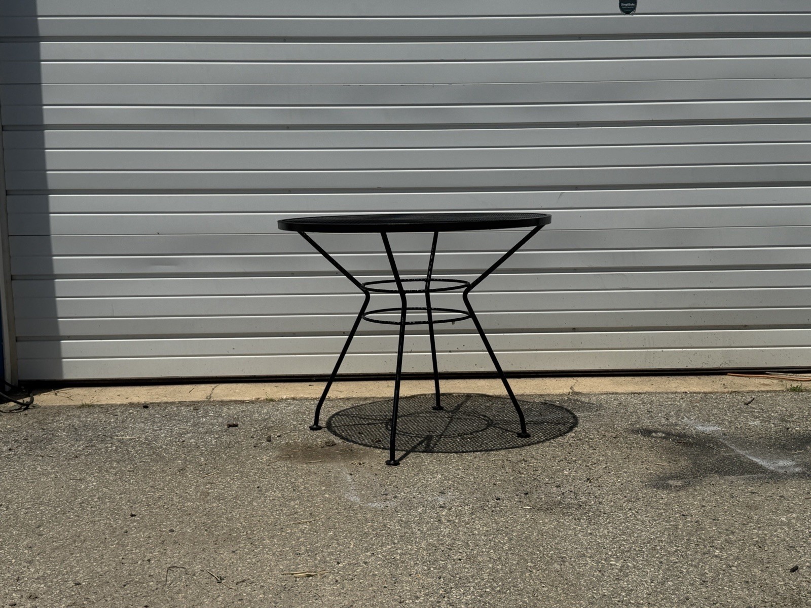 Vintage Salterini Style Wrought Iron Mesh Patio Table – 36” Round