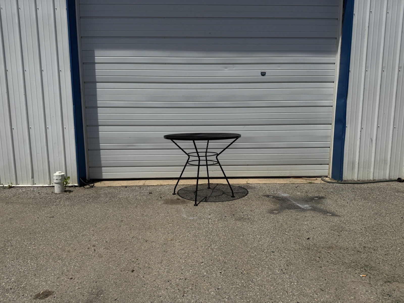 Vintage Salterini Style Wrought Iron Mesh Patio Table – 36” Round