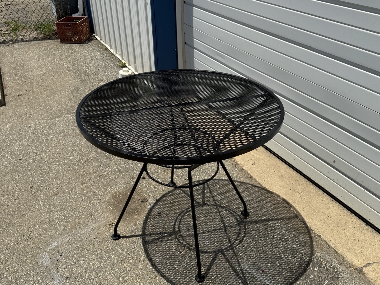 Vintage Salterini Style Wrought Iron Mesh Patio Table – 36” Round