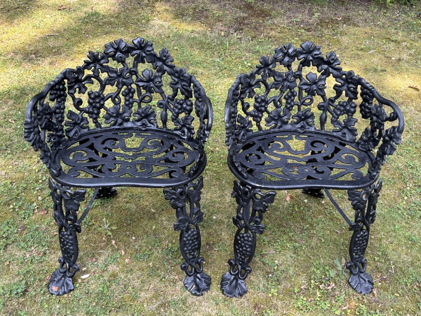 Old Vintage Victorian Style Cast Iron Grape & Leaf Vine Garden Patio 4PC Set