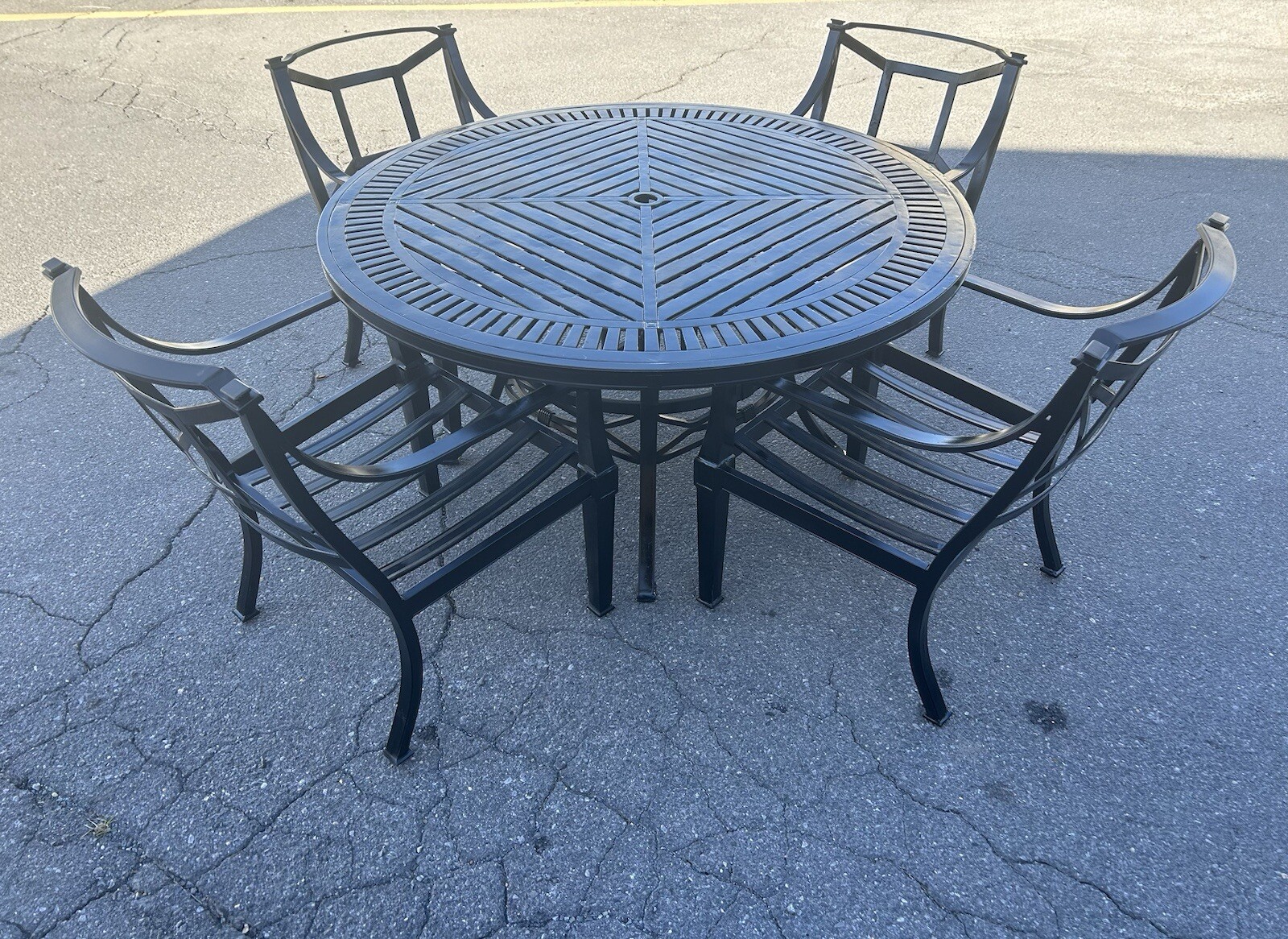 Beautiful Durable Aluminum Patio Set Table & 4 Chairs *