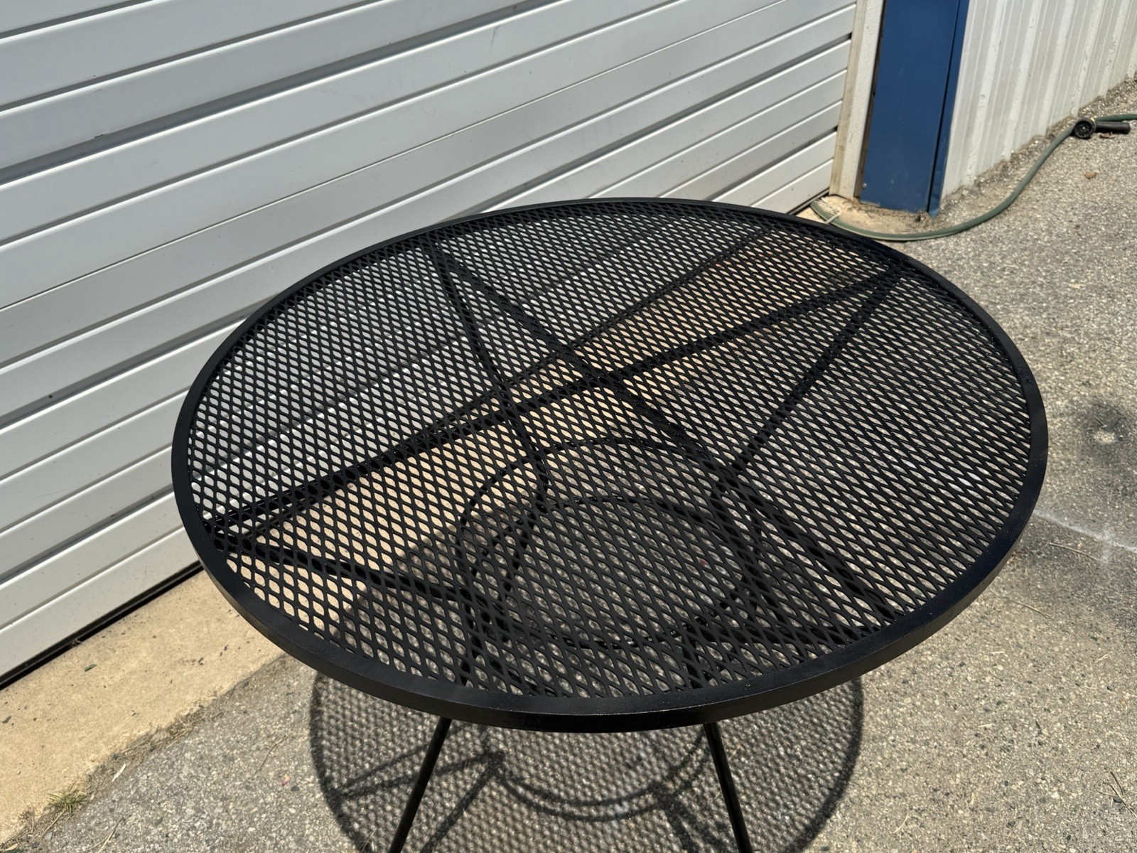 Vintage Salterini Style Wrought Iron Mesh Patio Table – 36” Round